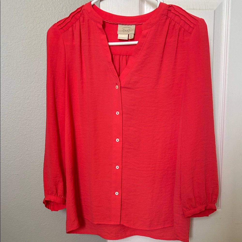 Chic Scarlet Blouse with Button Detail